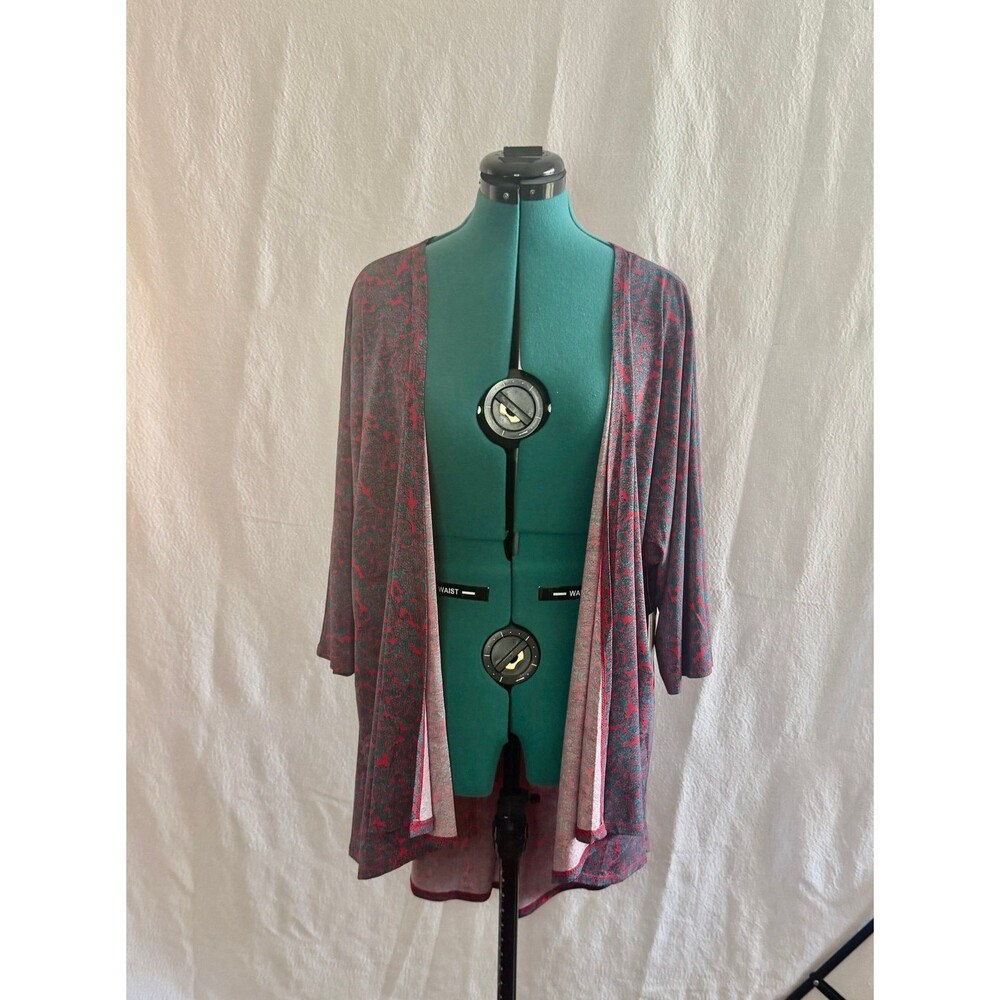 NWT Lularoe Lindsay top size medium. Brand new with tags.